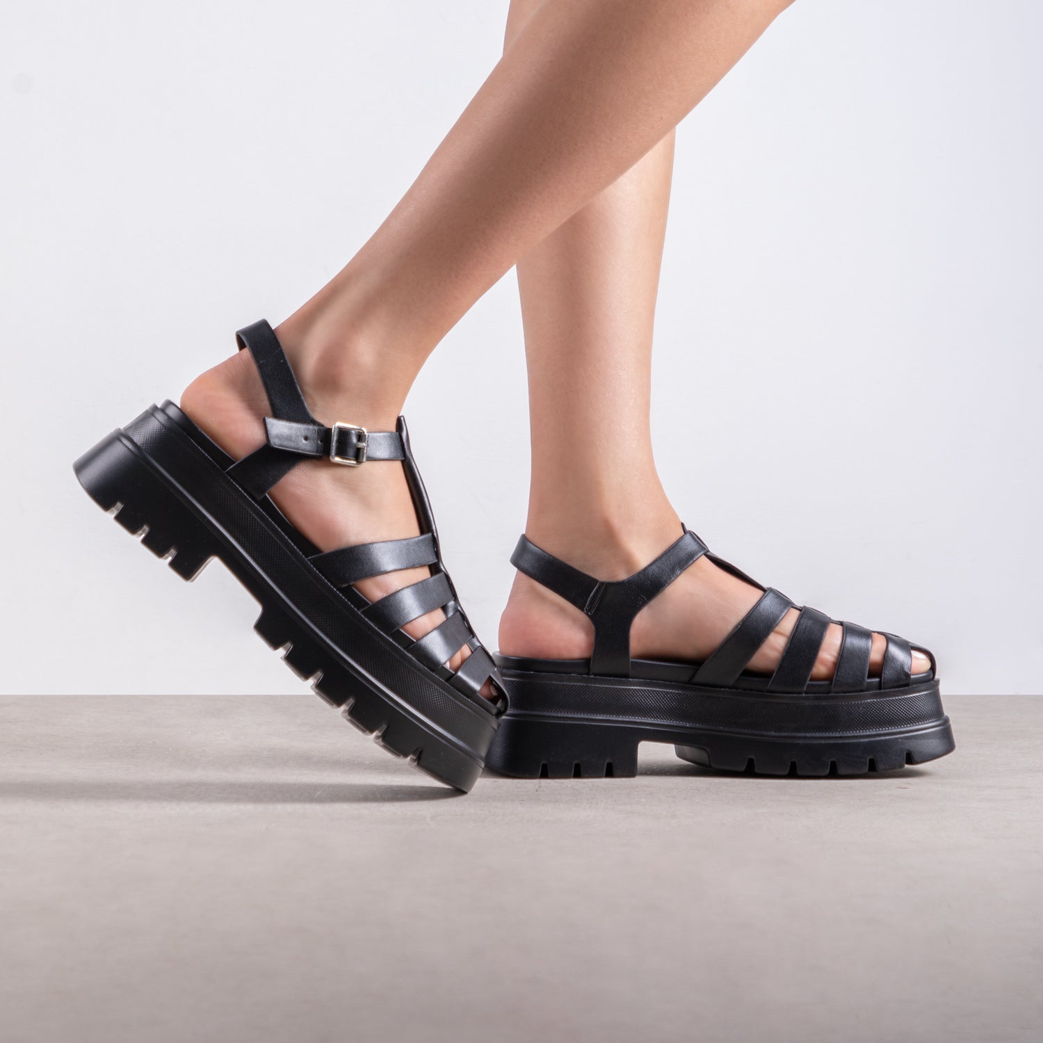 RAID Alaiya Fisherman Chunky Sandal in Black