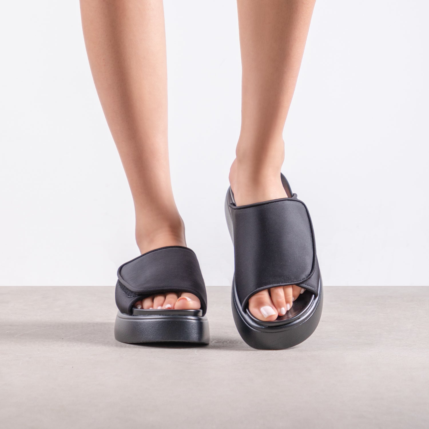 RAID Arvina Flatform Slider in Black Lycra