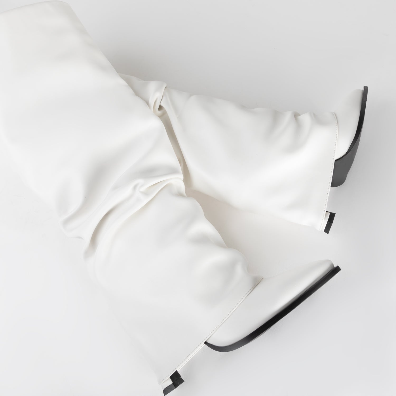 RAID Grandeur Knee High Boots in White