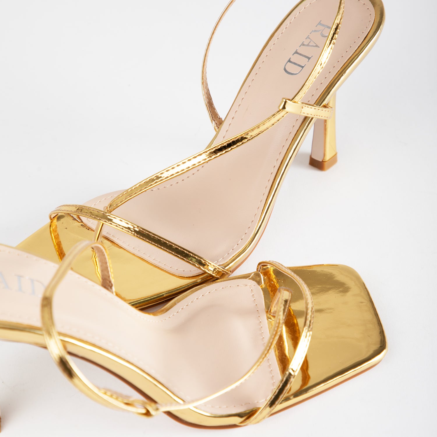 RAID Wendy Sandal in - Golden