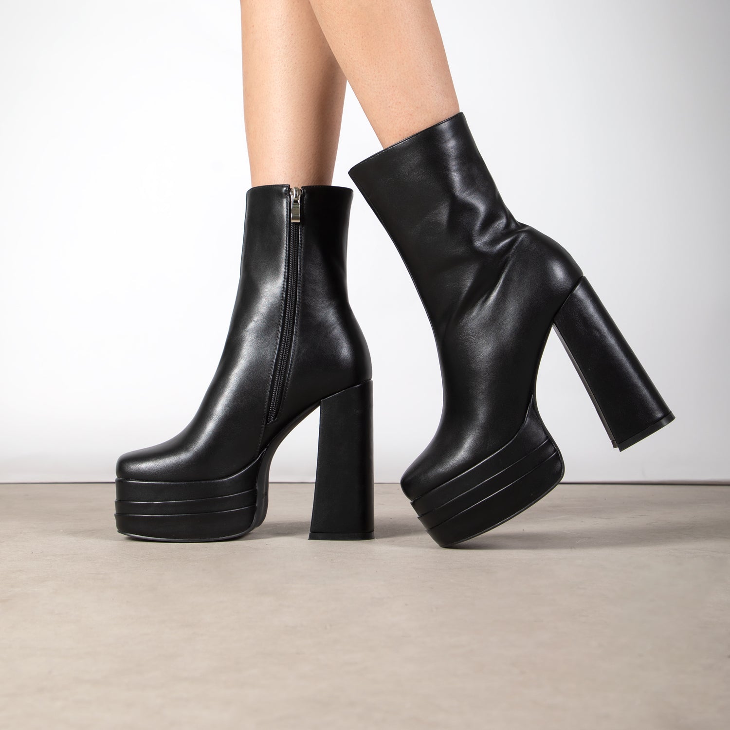 RAID Emely Platform Boot in Black