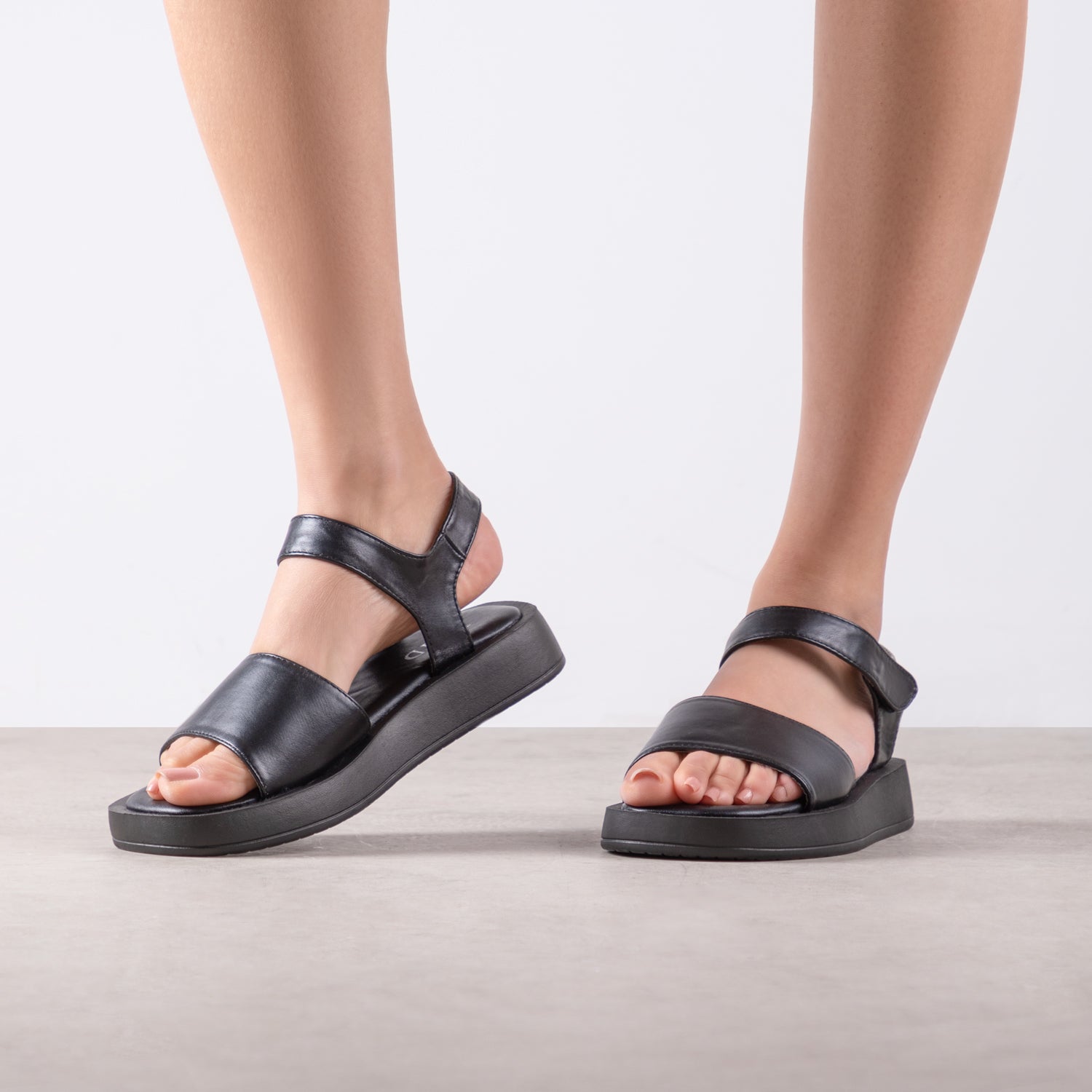 RAID Finlay Flatform Sandal in Black