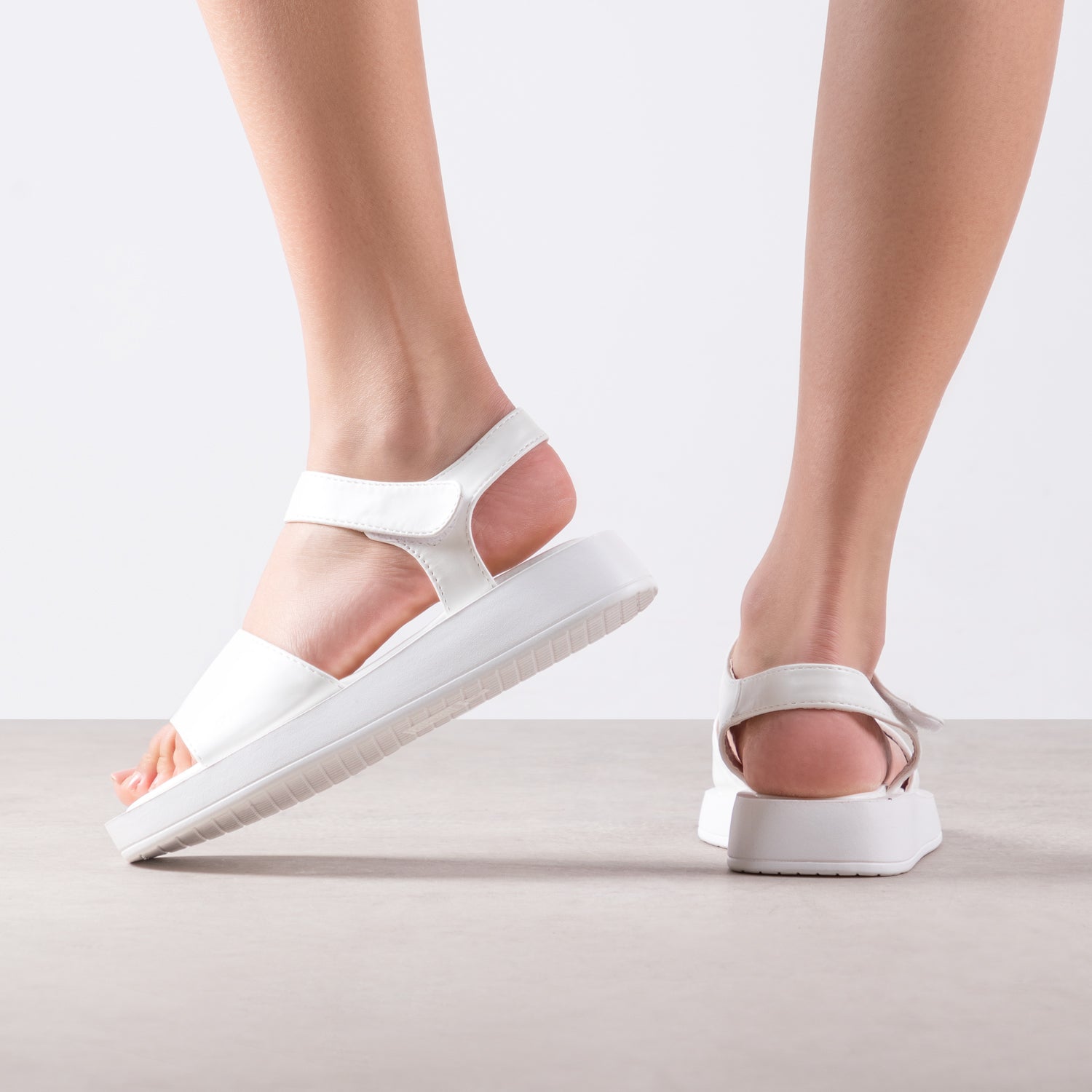 RAID Finlay Flatform Sandal in White