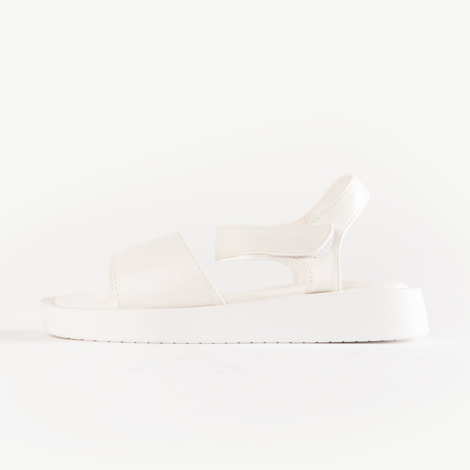 RAID Finlay Flatform Sandal in White