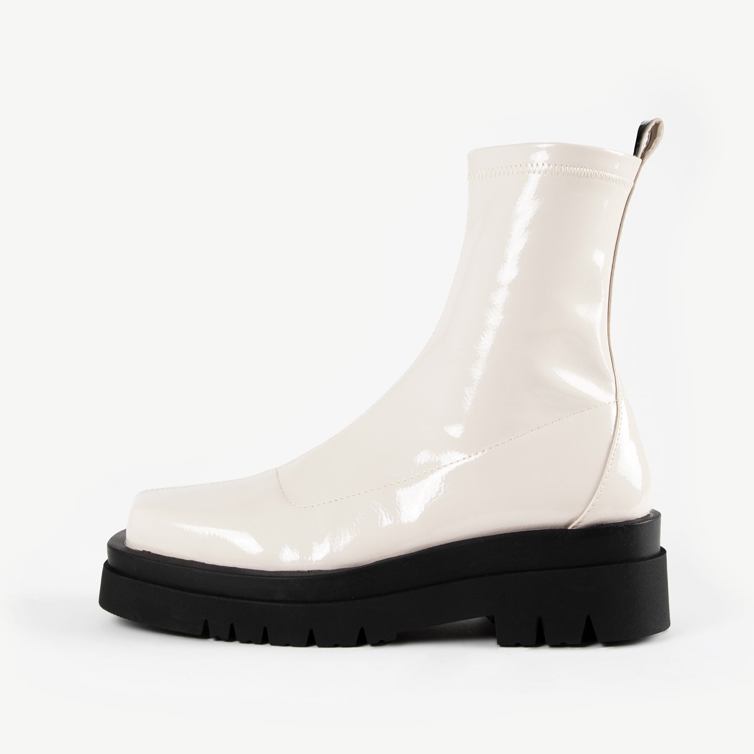 White hot sale shiny boots