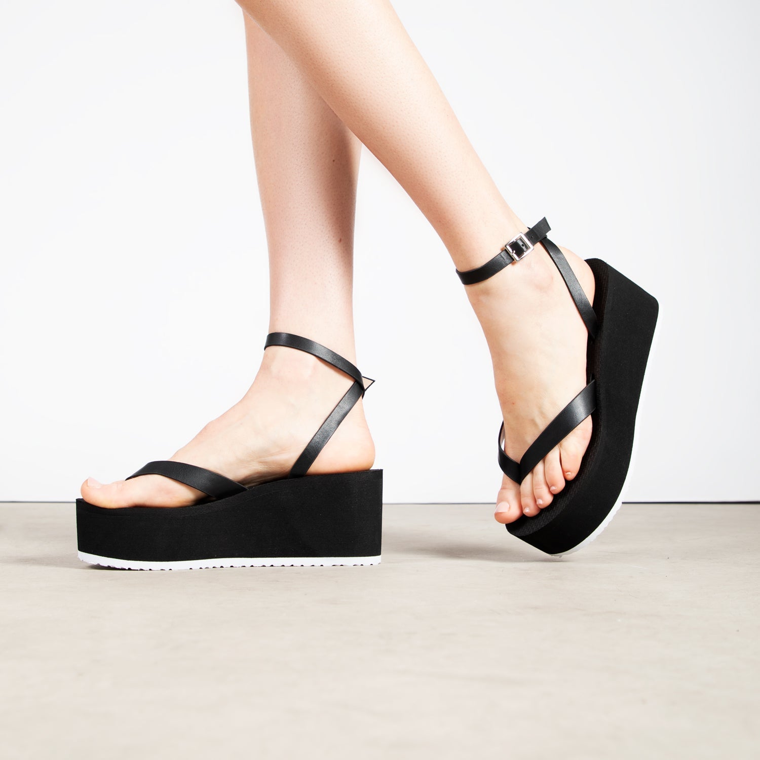 RAID Nika Flatform Sandal in Black